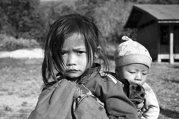 vangvieng_children_bw