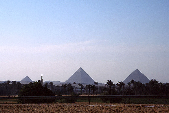 pyramids_giza1