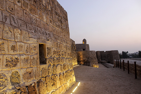 Open from 8:00 AM to 8:00 PM, Qal'at Al-Bahrain on top of an archaeological tell is best visited at sunset.