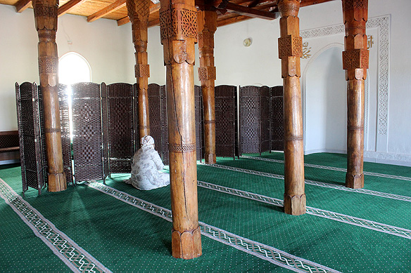 Mosque inside Arystan Bab's mausoleum.