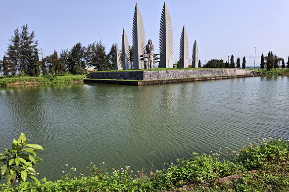 Memorial of Desire for National Reunification stands to the south of Hien Luong Bridge.