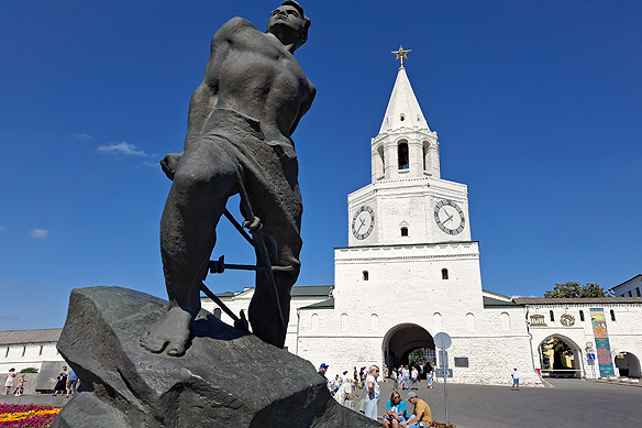 Monument of Musa Jalil, a Soviet-era Tatar poet-cum-soldier, with Kazan Kremlin's Spasskaya Tower behind it.