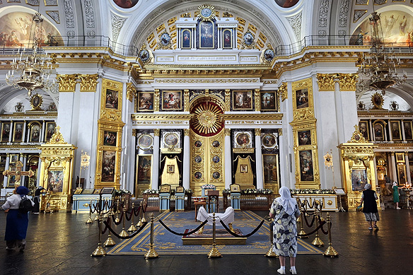 Kazan Cathedral in Bogoroditsky Monastery is built on the site where Russia's most famous icon, the Kazan Icon of the Mother of God, was discovered in a burnt house in 1579. The current icon inside is a copy gifted by the Vatican as the original was stolen in 1904.