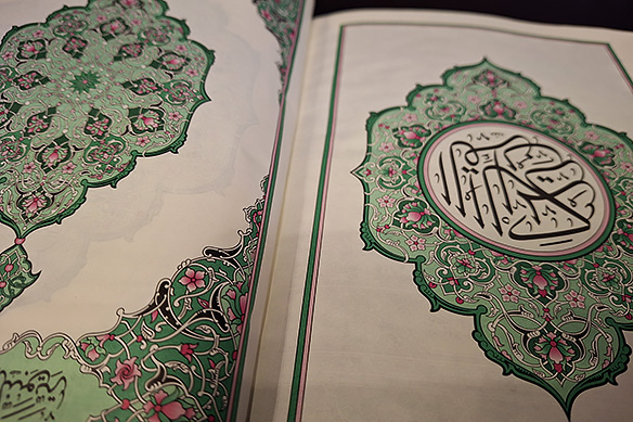 Qur'ans printed in Medina have green design motifs. Those from Mecca are embellished in blue.